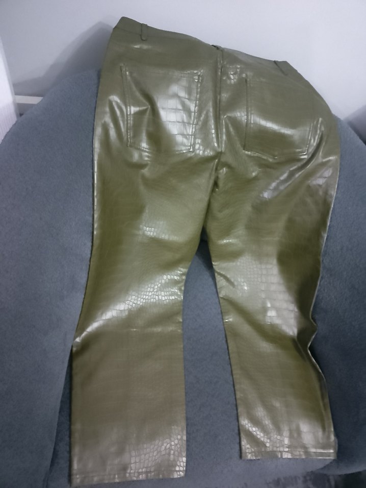 Kadın Yeşil Deri Yılan Desenli Kemerli Pantolon 44 beden - Görsel 3