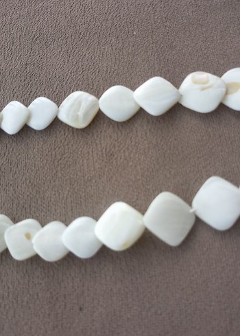 Beyaz Boncuklu( sedef ) Uzun Kadın Kolye gerdanlik el yapimi - Görsel 7