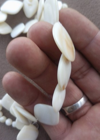 Beyaz Boncuklu( sedef ) Uzun Kadın Kolye gerdanlik el yapimi - Görsel 13