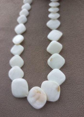 Beyaz Boncuklu( sedef ) Uzun Kadın Kolye gerdanlik el yapimi - Görsel 2