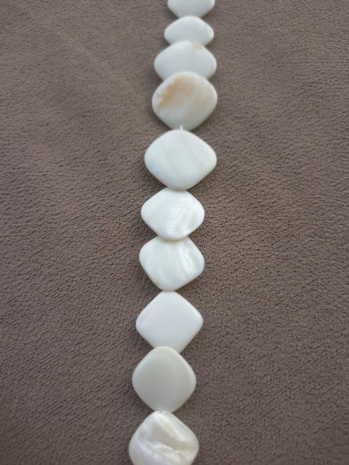 Beyaz Boncuklu( sedef ) Uzun Kadın Kolye gerdanlik el yapimi - Görsel 5