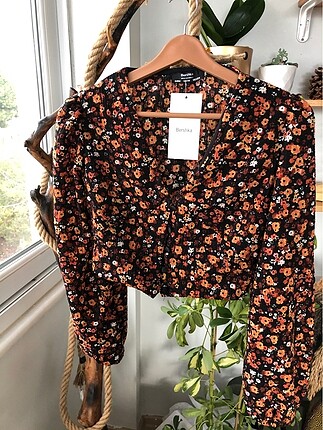 Bershka cicekli crop bluz