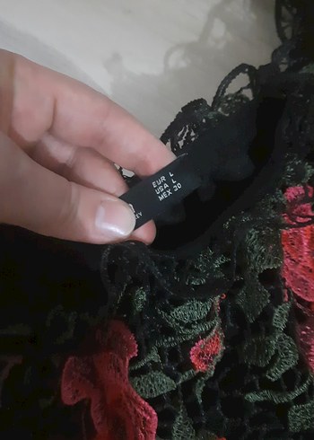 Dantel Nakışlı Siyah Mini Bluz - Görsel 3