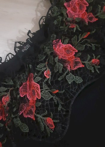 Dantel Nakışlı Siyah Mini Bluz - Görsel 2