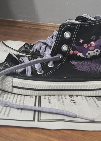 38 Beden siyah Renk Orijinal degildir .converse