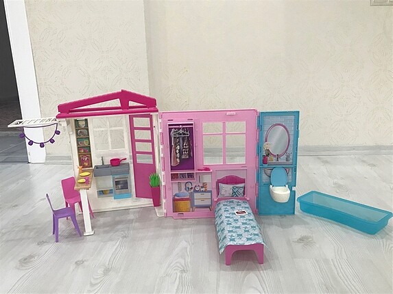 Barbie portatif evi