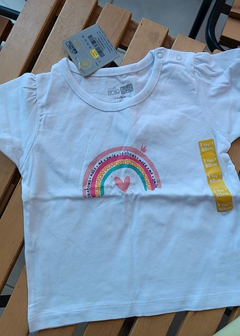 9 Ay Beden Bebek Kız Beyaz Baskılı T-shirt ve Yeşil Şort Takımı