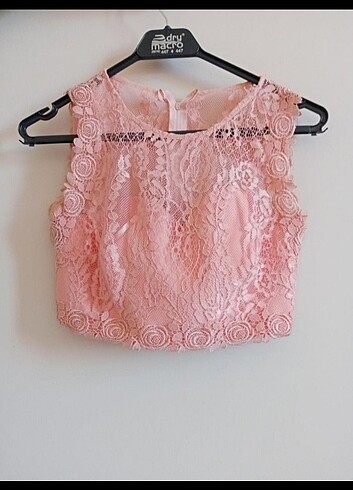 Pembe büstiyer