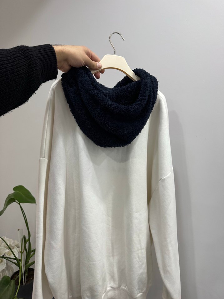 Beyaz Nakışlı Rahat Kadın Sweatshirt - Görsel 2