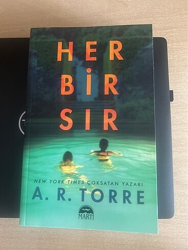 Her bir sır A.R. Torre
