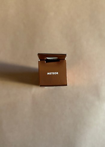  E.L.F e.l.f. Sıvı Metalik Göz Farı Meteor
