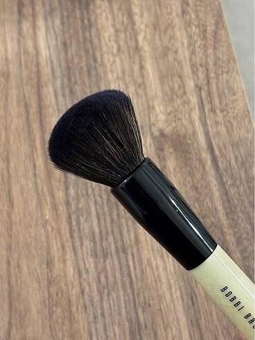 Beden Bobbi Brown Bronzer Fırçası