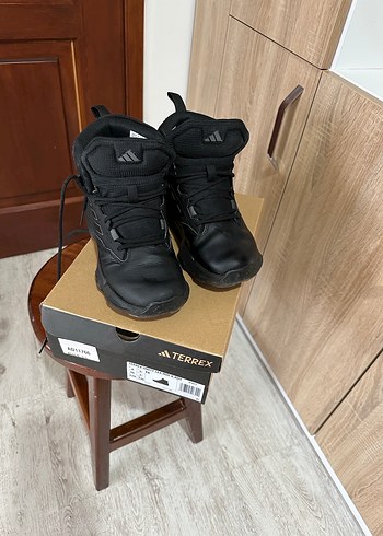 Siyah Erkek Çocuk Bot