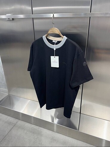 Moncler T-shirt