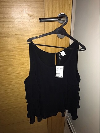 H&M Siyah Fırfırlı Bluz
