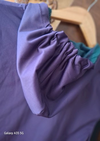 yelek Mor Kapüşonlu Kadın - Görsel 3