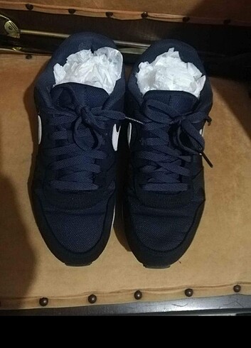 Nike orjinal magazasindan sneaker 40 numara