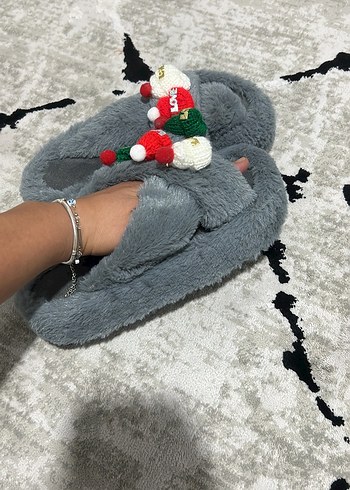 Diğer Gri Tüylü Nakışlı Kadın Terlik