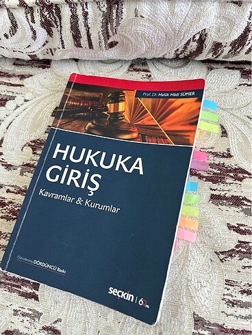 Hukuka giriş kitabı