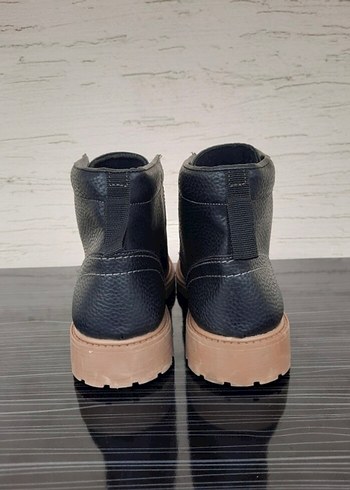 Bağcıklı Erkek Bot - Görsel 3