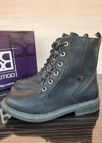 Butigo Siyah Deri Bağcıklı Kadın Bot - Görsel 3