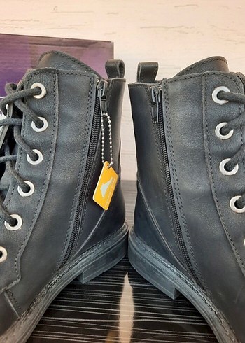 Butigo Siyah Deri Bağcıklı Kadın Bot - Görsel 7