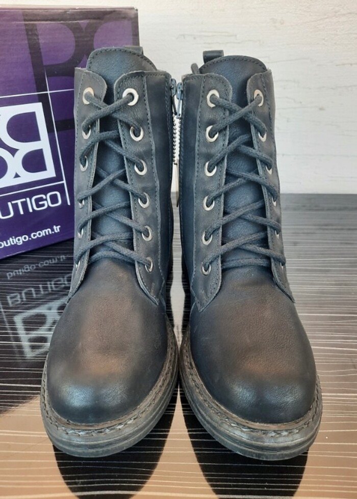 Butigo Siyah Deri Bağcıklı Kadın Bot - Görsel 2