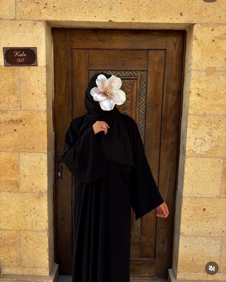 Siyah kristal boncuk işlemeli Abaya - Görsel 2