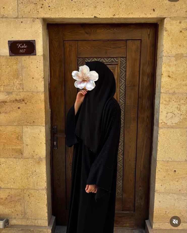 Siyah kristal boncuk işlemeli Abaya - Görsel 3