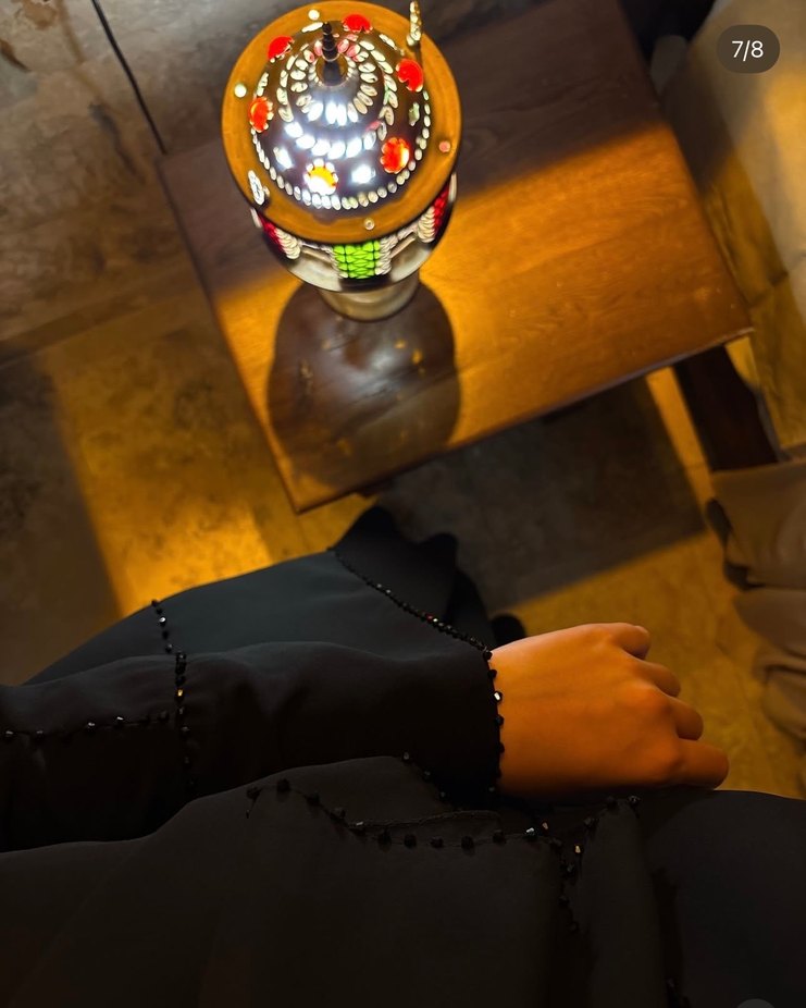 Siyah kristal boncuk işlemeli Abaya - Görsel 4