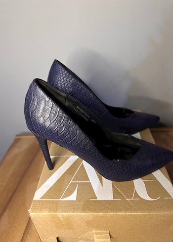 ipekyol Lacivert Yılan Derisi Desenli Stiletto