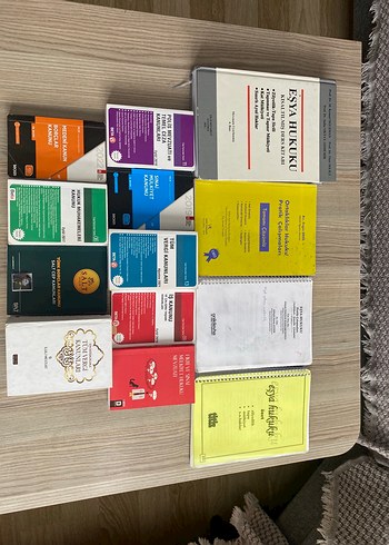 Hukuk kitapları ve Kanunlar