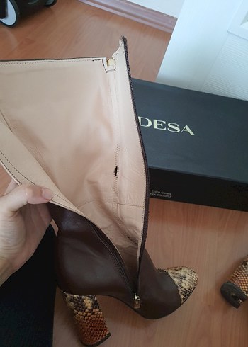 37 Beden Kahverengi Deri Yılan Desenli Topuklu Çizme
