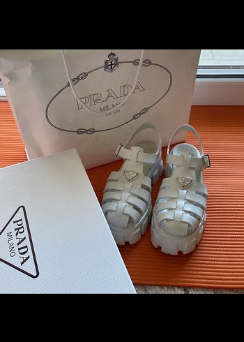 Prada 39