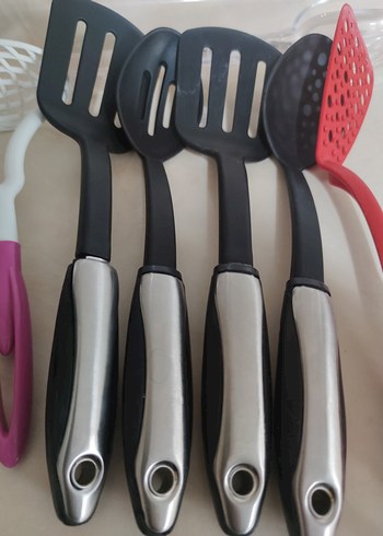 Renkli Saplı Mutfak Kepçeleri ve Spatulalar kaliteli ürünler - Görsel 4