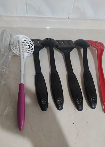 Renkli Saplı Mutfak Kepçeleri ve Spatulalar kaliteli ürünler - Görsel 6