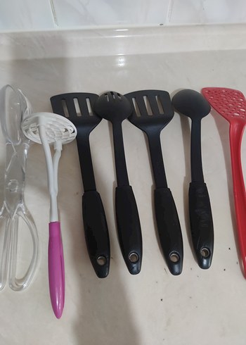 Renkli Saplı Mutfak Kepçeleri ve Spatulalar kaliteli ürünler - Görsel 3