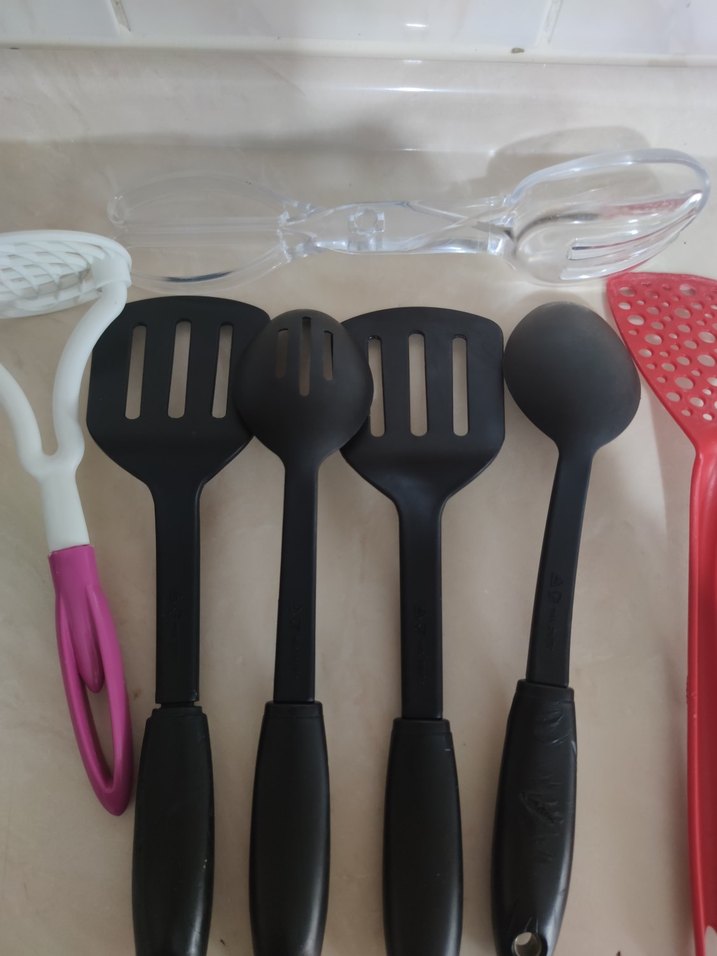 Renkli Saplı Mutfak Kepçeleri ve Spatulalar kaliteli ürünler - Görsel 5