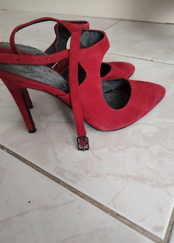 Kırmızı Süet bant Tokalı Stiletto