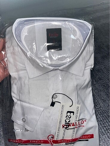 Bedenleri mevcuttur beyaz gömlek - Görsel 2