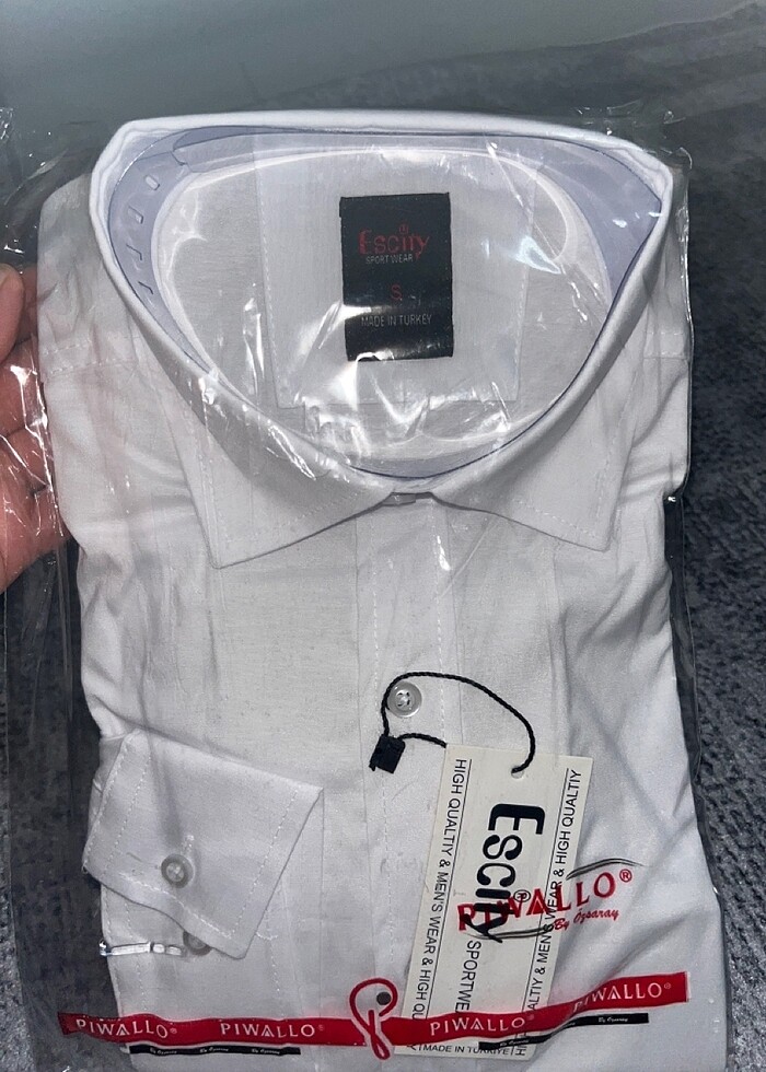 Bedenleri mevcuttur beyaz gömlek - Görsel 3