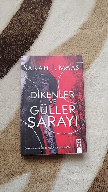 Dikenler ve Güller Sarayı 