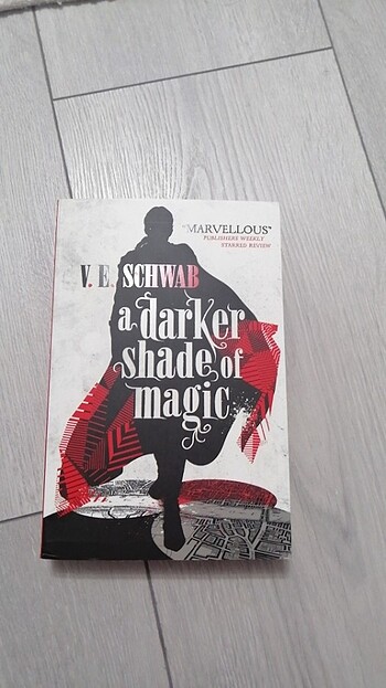V . E. Schwab - a darker shade of magic 