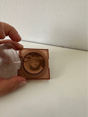 Beden Huda beauty glowısh