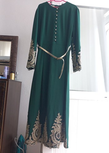 Yeşil İşlemeli Uzun Kollu Tesettür Elbise