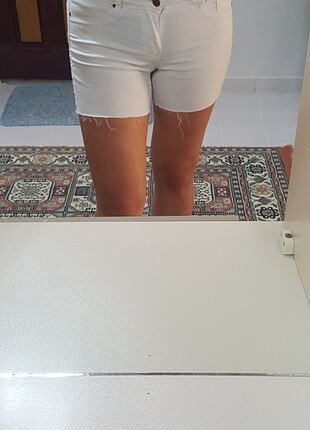 Beyaz jean sort 