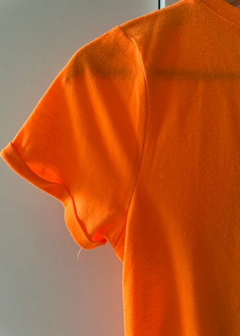 Turuncu Baskılı Kısa Kollu Kadın Tişört - Görsel 3