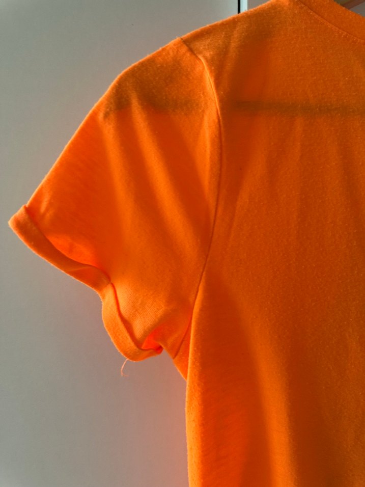 Turuncu Baskılı Kısa Kollu Kadın Tişört - Görsel 3