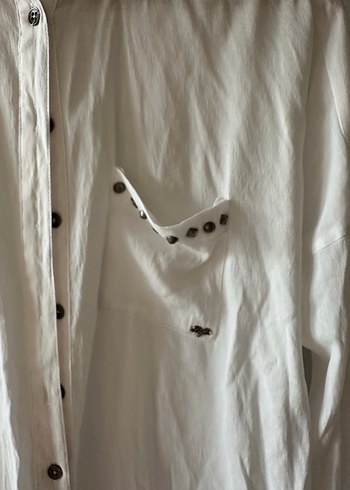 Düğmeli Beyaz Keten Kadın Gömlek - Görsel 3