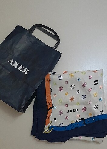 Aker eşarp